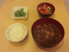 ビーフシチュー、トマトとアボカドのサラダ、枝豆.JPG
